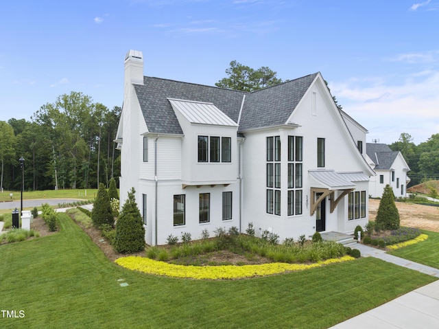 view of front facade with a front lawn