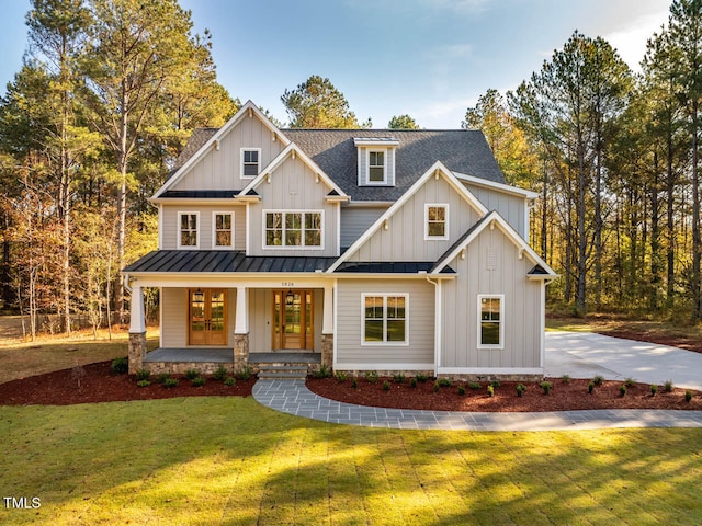 craftsman-style home featuring a front lawn and covered porch