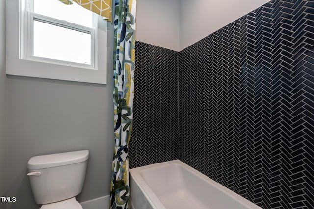 bathroom featuring shower / bath combo with shower curtain and toilet