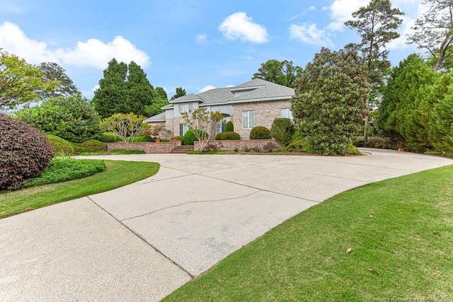 view of front of home with a front lawn