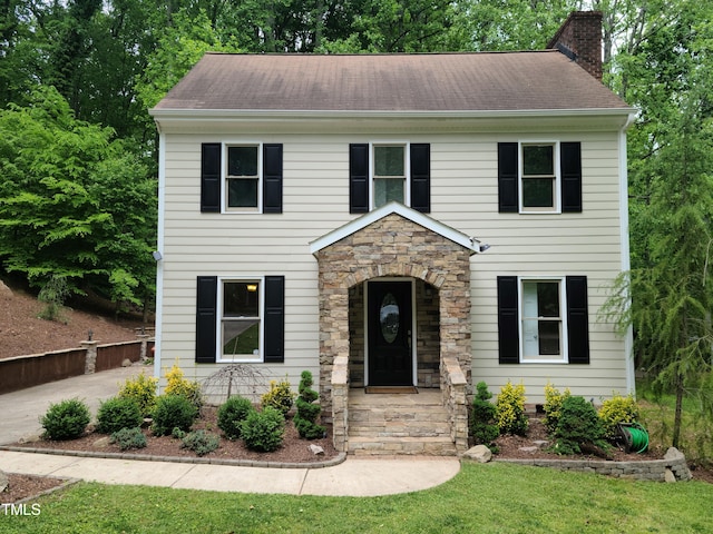 view of front of house featuring a front yard