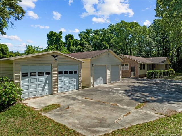 view of front of property featuring an outdoor structure and a garage