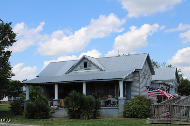 view of front facade with a porch