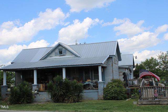 view of front of home with a porch and a front yard