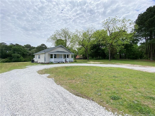 view of front of house featuring a front yard