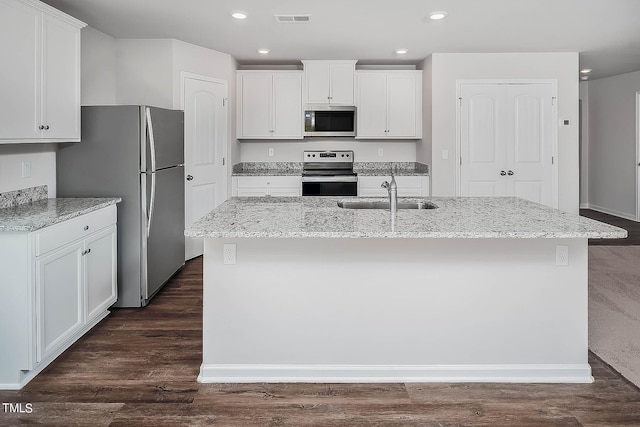 kitchen with a center island with sink, white cabinets, sink, and stainless steel appliances