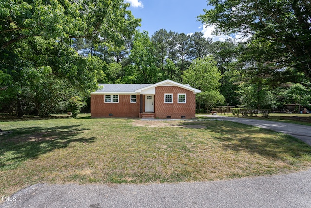 single story home featuring a front yard