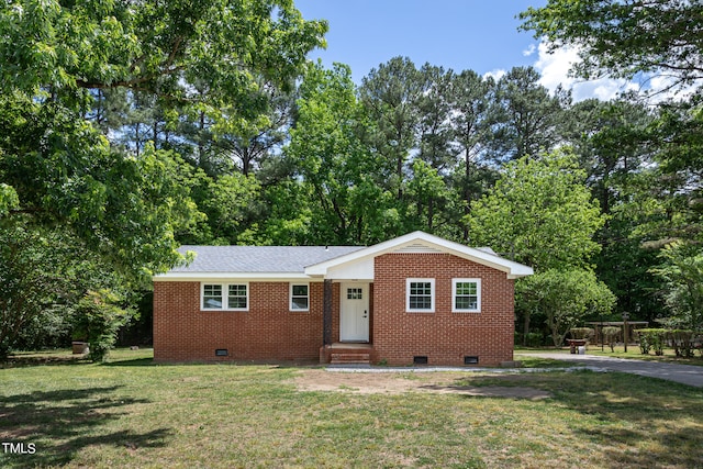 view of front of home with a front lawn