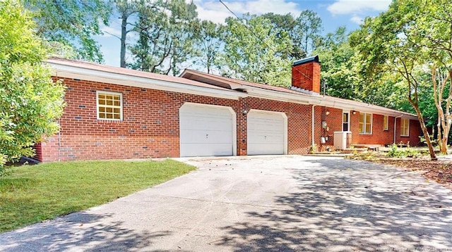 single story home featuring a garage