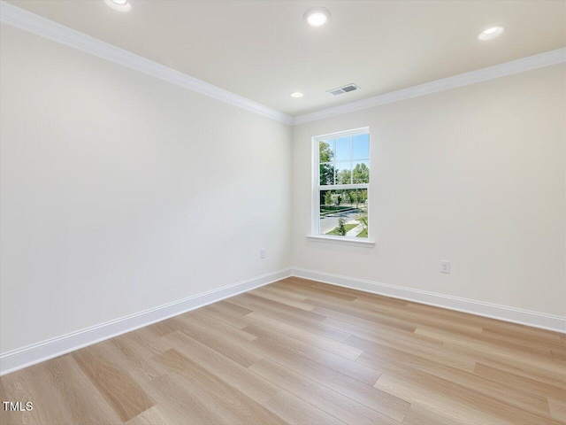 spare room with recessed lighting, visible vents, baseboards, light wood-type flooring, and crown molding