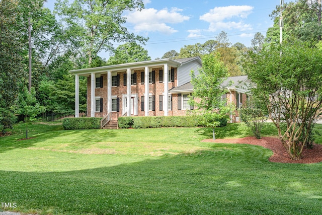 neoclassical / greek revival house featuring a front yard