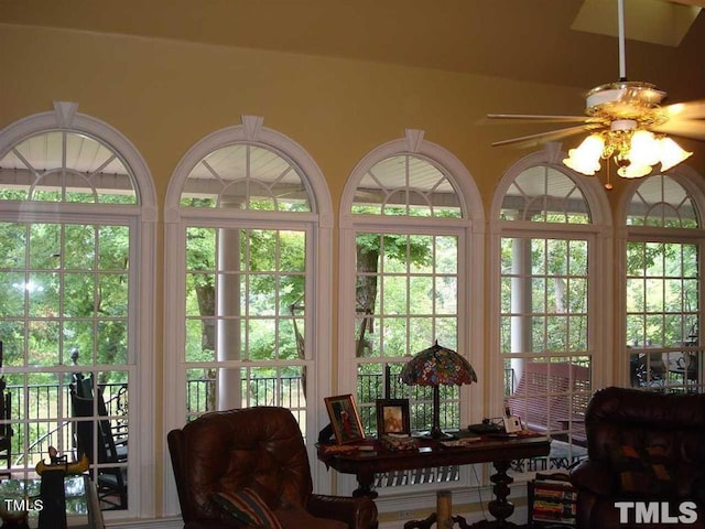 sunroom with ceiling fan