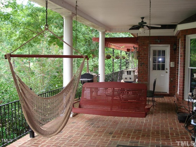 view of terrace with ceiling fan