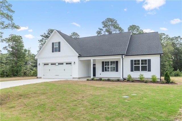 view of front of home featuring a front yard