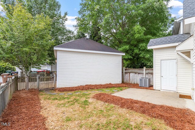 view of yard featuring a patio area