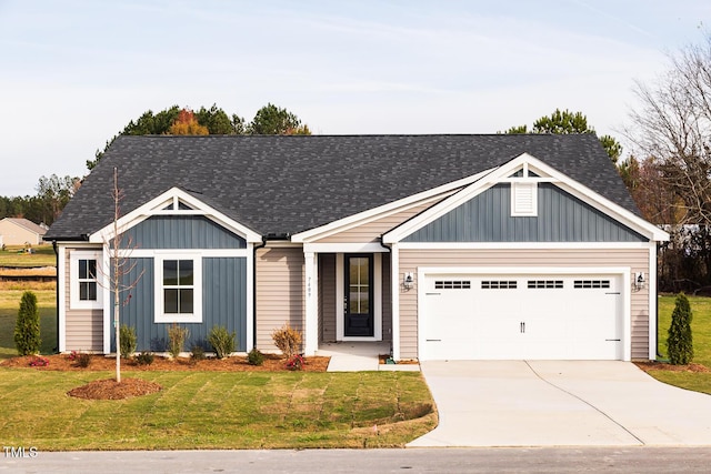 view of front of home featuring a front lawn and a garage