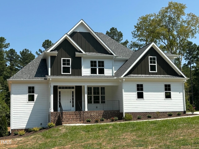 craftsman house featuring a front yard