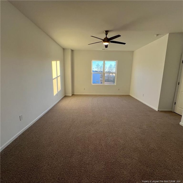 carpeted empty room featuring ceiling fan