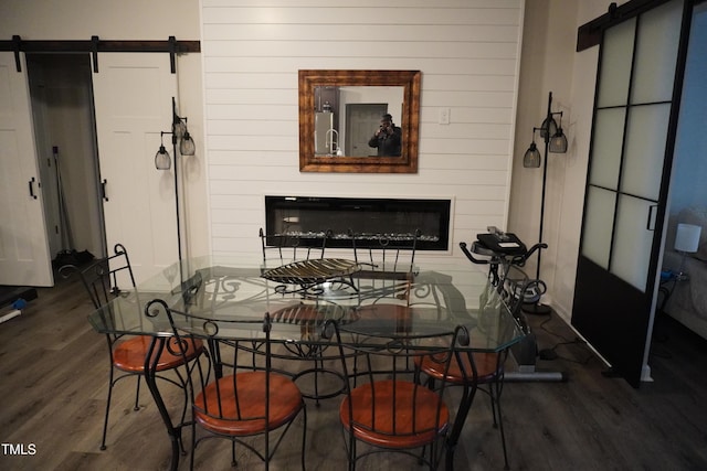 interior space featuring hardwood / wood-style flooring and a barn door