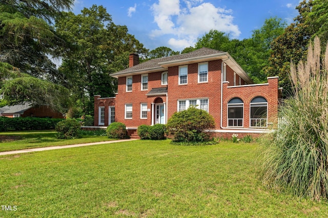 view of front facade featuring a front yard