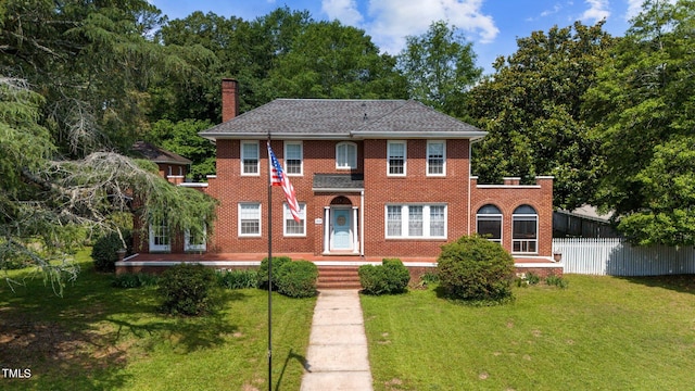 view of front of house featuring a front yard