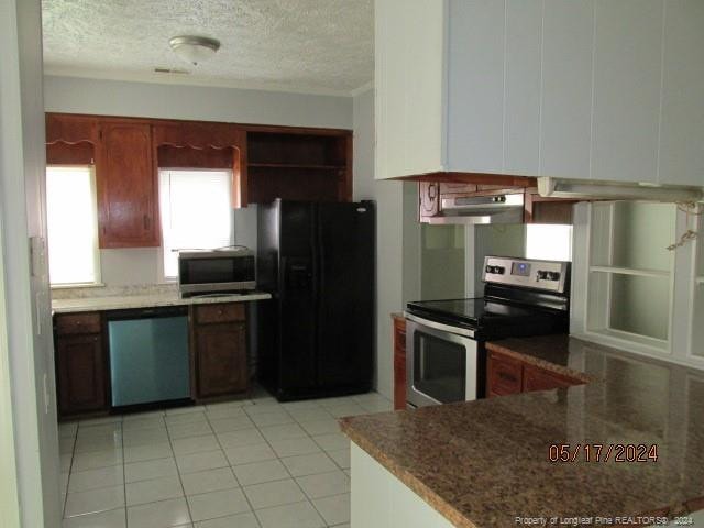607 Carthage Rd, Lumberton, NC 28358 - kitchen featuring stainless steel appliances, a textured ceiling, and light tile floors