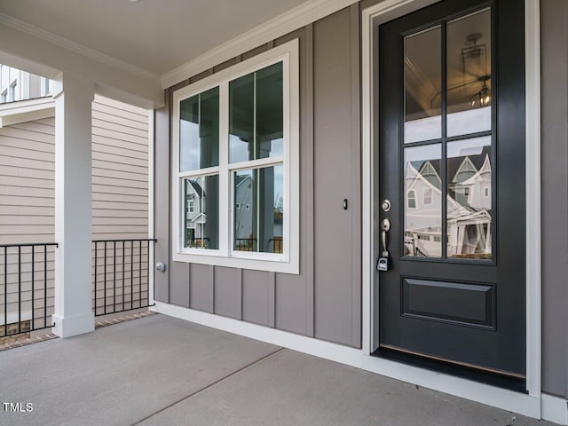 property entrance featuring a porch