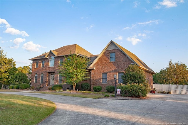 view of front of house with a front lawn