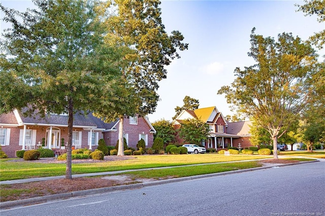 view of front facade with a front yard