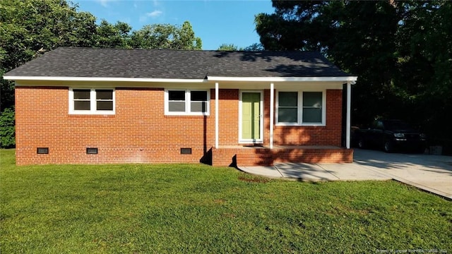 view of front of home featuring a front yard