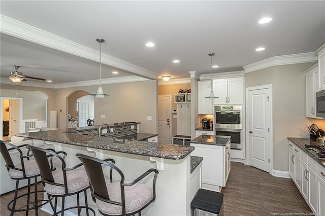 kitchen featuring decorative light fixtures, appliances with stainless steel finishes, and a spacious island