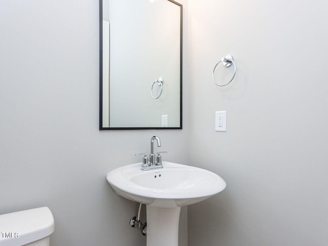 bathroom featuring sink and toilet