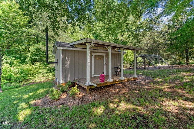 view of outdoor structure with an outbuilding