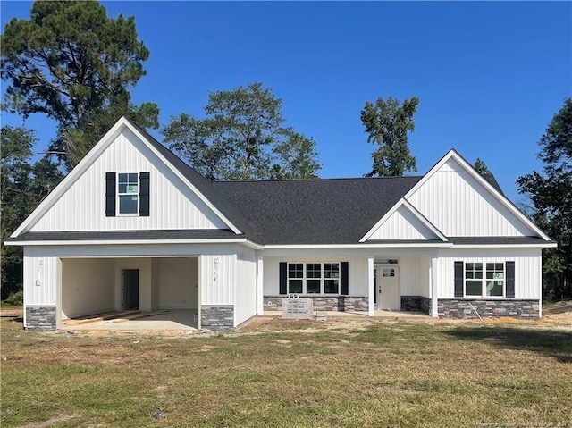 view of front of home with a front yard