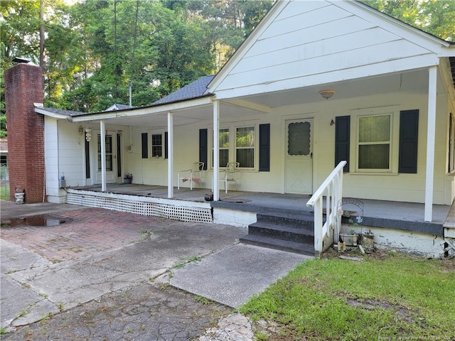 view of front of house with covered porch