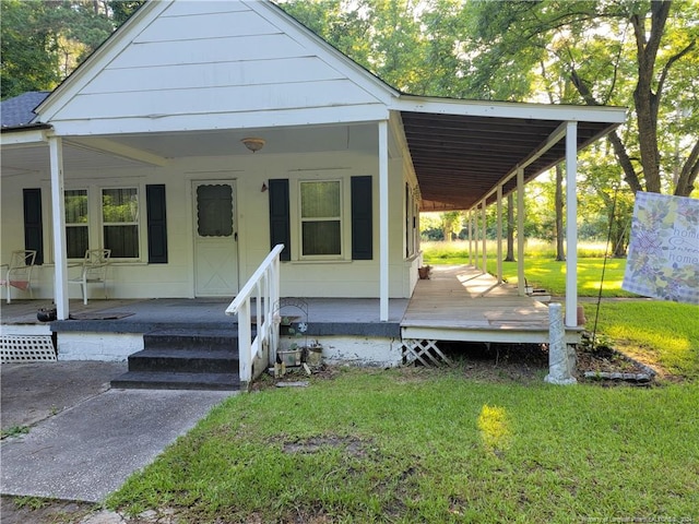 view of front of property featuring covered porch and a front yard