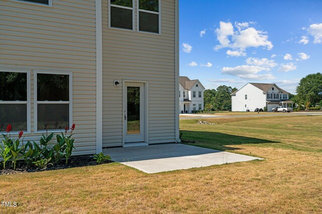 view of yard with a patio