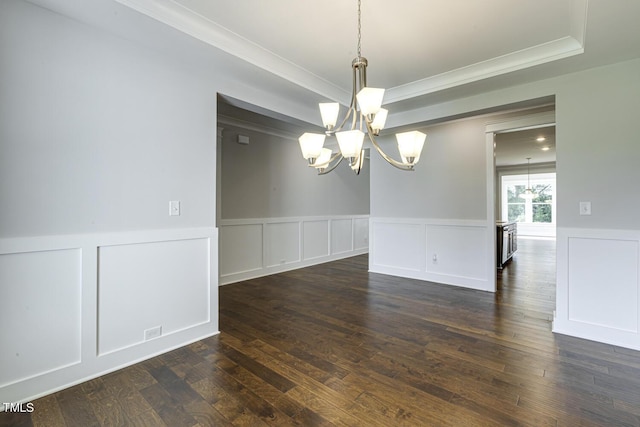 unfurnished dining area with dark hardwood / wood-style flooring, a chandelier, and a tray ceiling