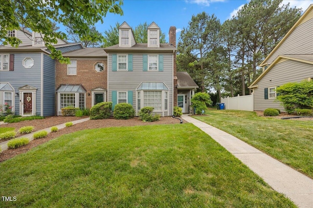 view of front facade with a front yard