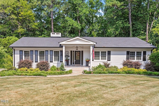 single story home with a front lawn