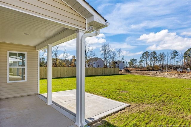 view of yard featuring a patio