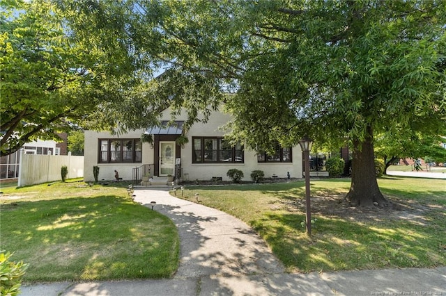 view of front of home featuring a front lawn