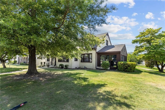 view of front of home with a front lawn