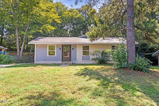 ranch-style house featuring a front lawn