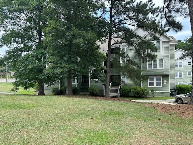 exterior space featuring a front yard