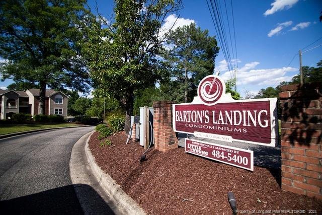 view of community / neighborhood sign