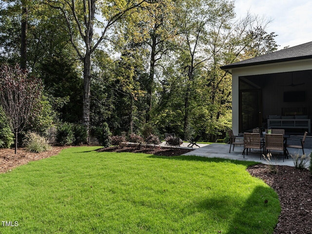 view of yard featuring a patio