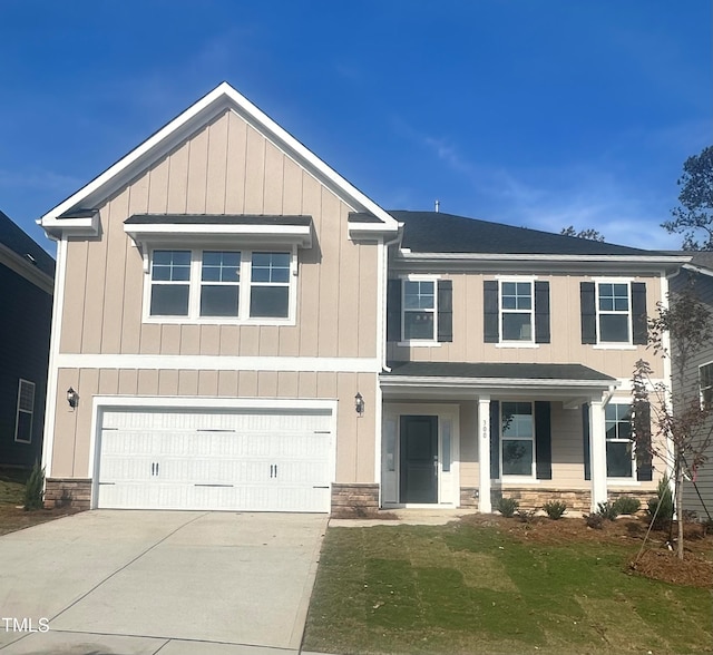 view of front of house featuring a front lawn and a garage