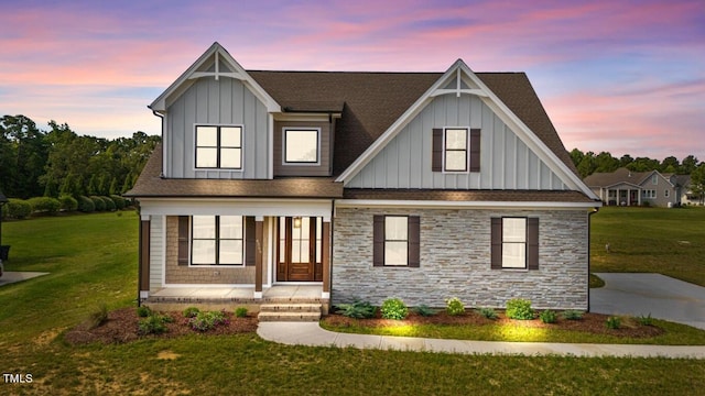 view of front of home featuring a porch and a lawn