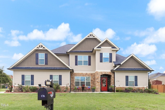 craftsman-style house featuring a front yard